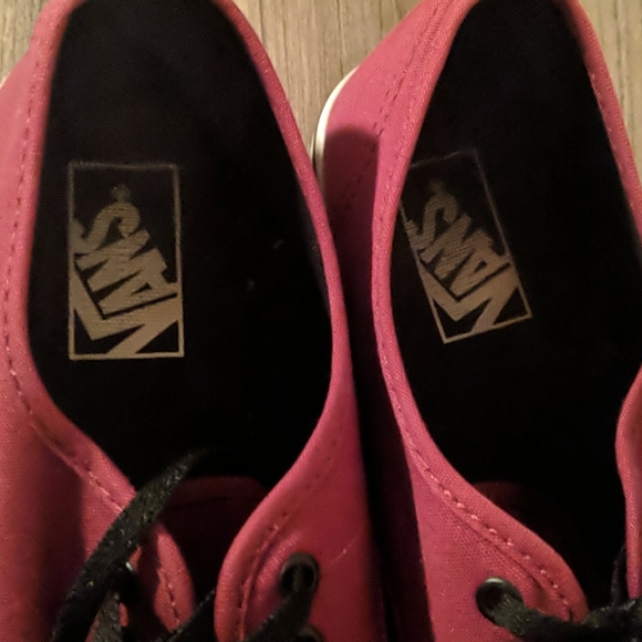 Vans - Picture 6 of 6